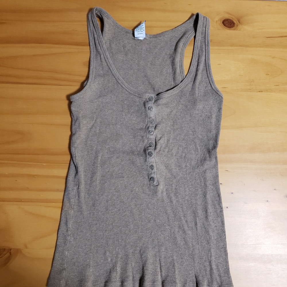 GAP tank top size Large